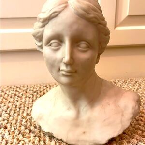 Beautiful, classic bust..... made of resin